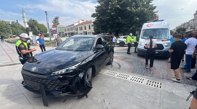 Trafiğe kapalı caddeyi birbirine kattı