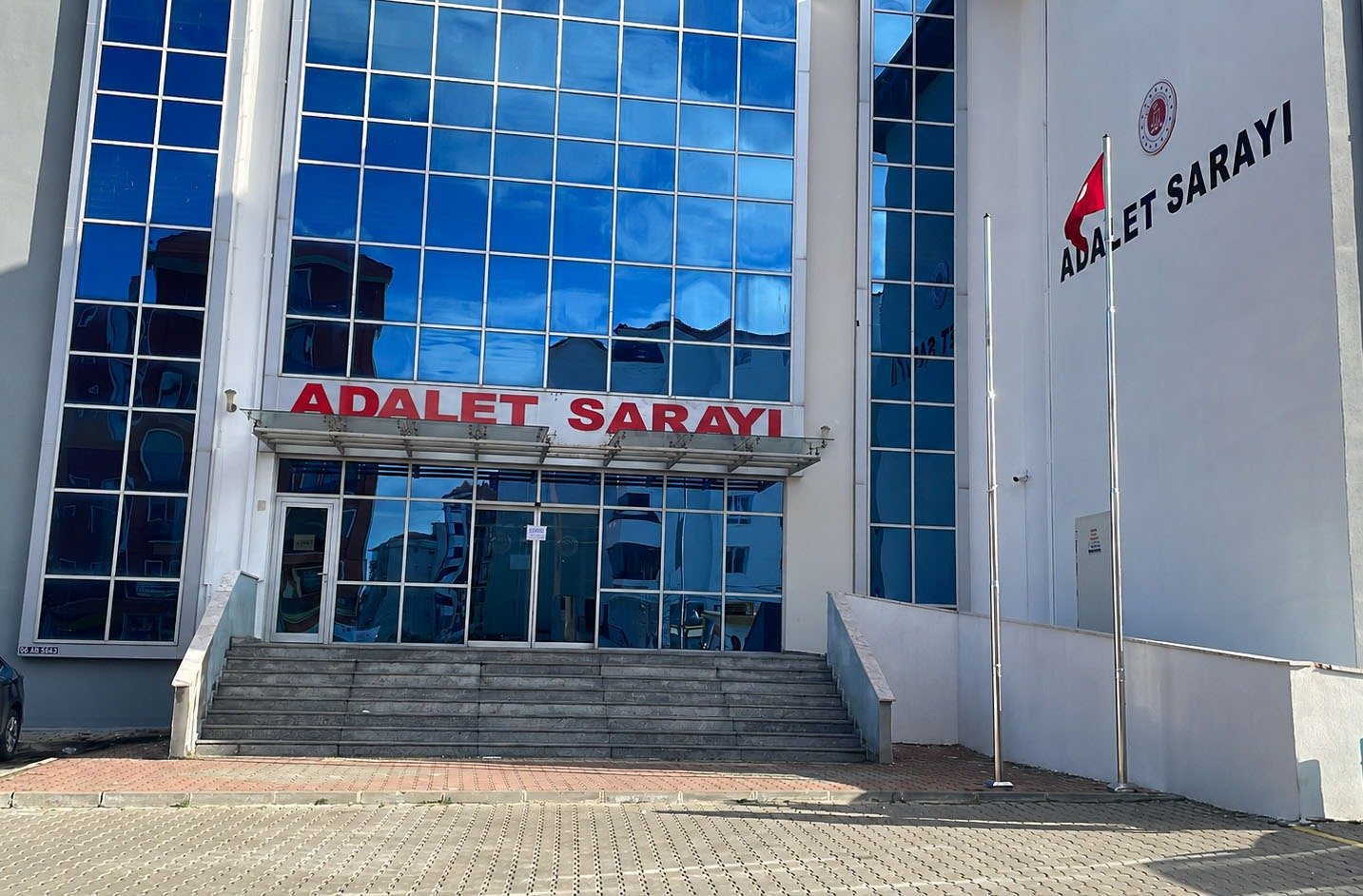 Geçerli görselin alternatif metni yok. Dosya adı: kesan-adliye.jpg