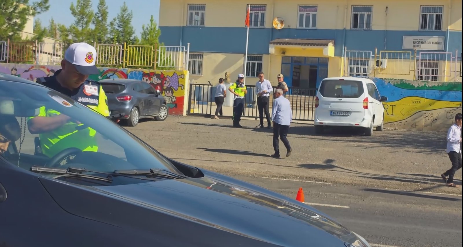 Geçerli görselin alternatif metni yok. Dosya adı: okul5.jpg