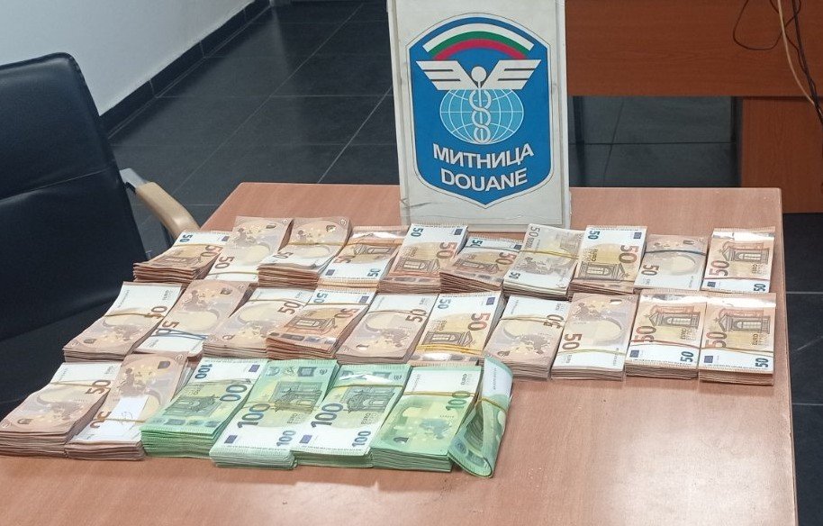 Geçerli görselin alternatif metni yok. Dosya adı: para.jpg