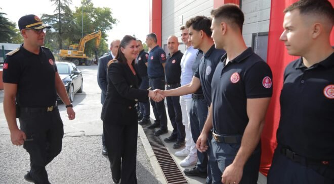 Gencan’dan itfaiye personeline kutlama