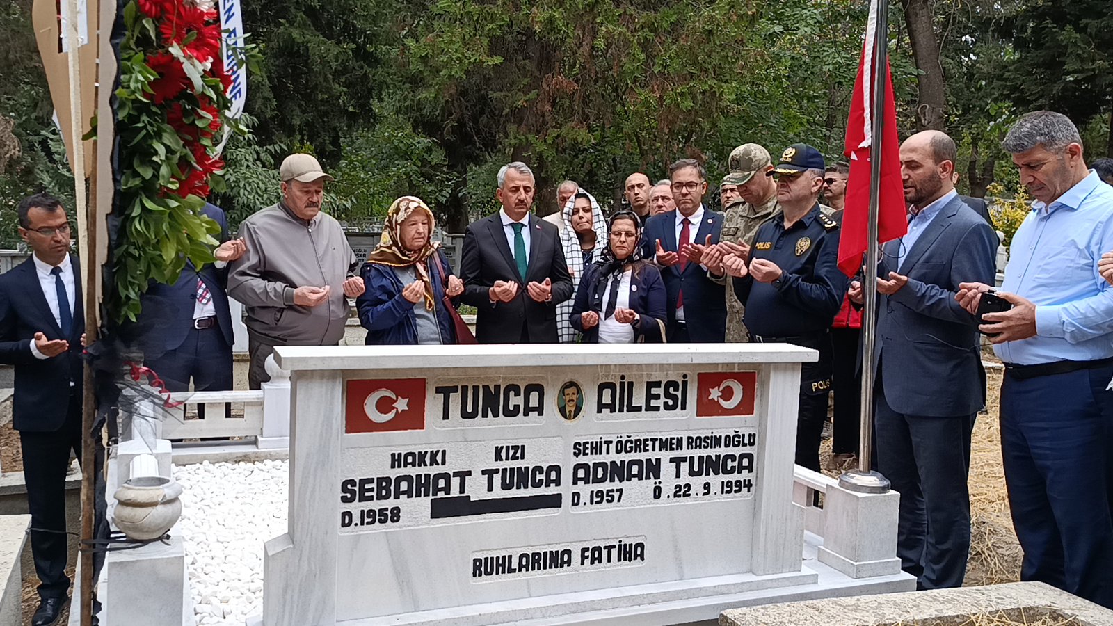 Geçerli görselin alternatif metni yok. Dosya adı: sehit-anma-1.jpeg