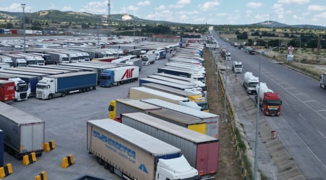 Kapılardan 1 ayda 119 bin TIR geçti
