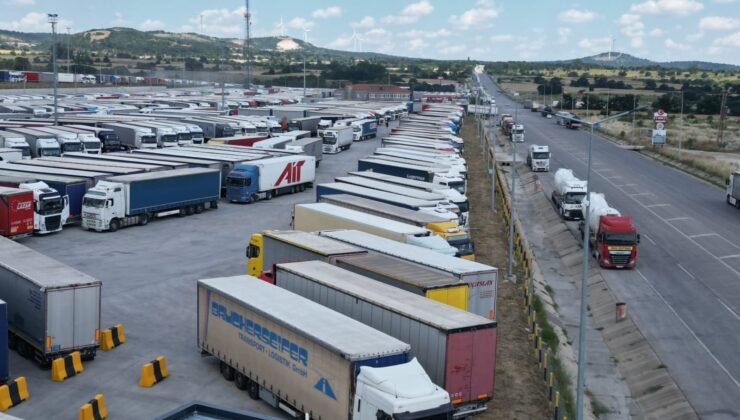 Kapılardan 1 ayda 119 bin TIR geçti