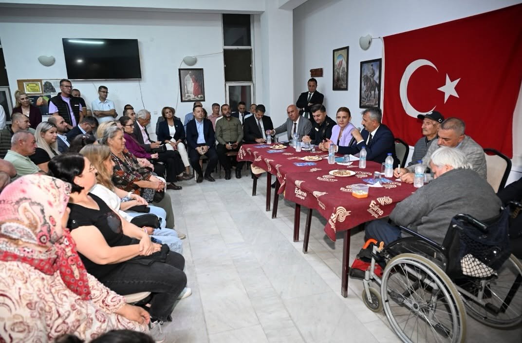 Geçerli görselin alternatif metni yok. Dosya adı: vali.jpg