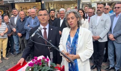 Akgüngör’den ‘demokrasi’ jesti!