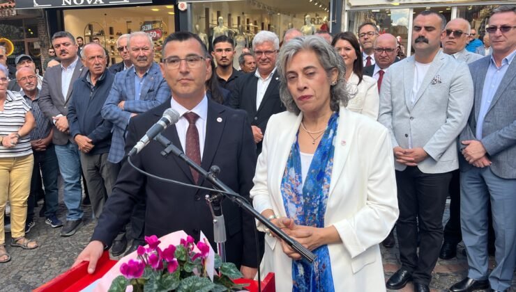 Akgüngör’den ‘demokrasi’ jesti!