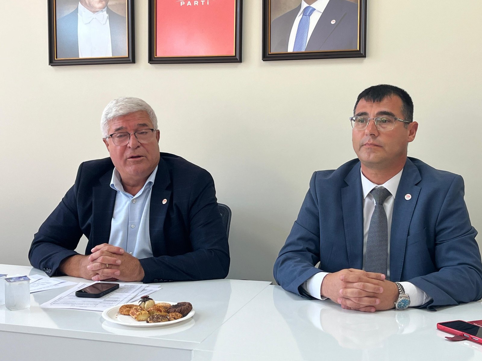 Geçerli görselin alternatif metni yok. Dosya adı: yeni-parti-il-ilce2-scaled.jpg