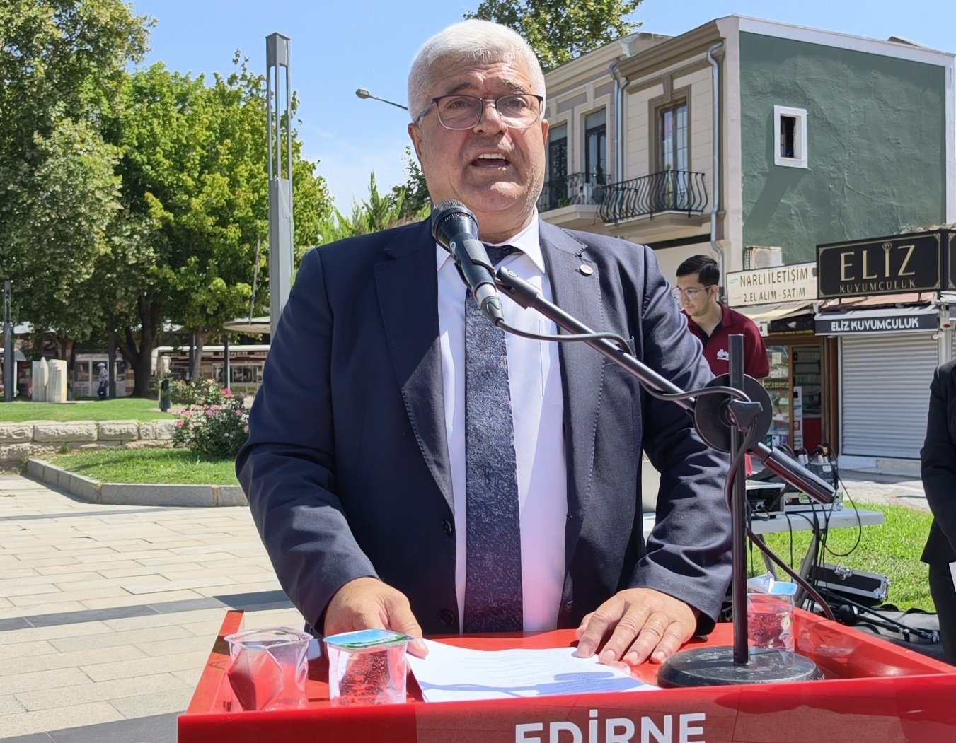Geçerli görselin alternatif metni yok. Dosya adı: yeni-parti-toren-2.jpeg