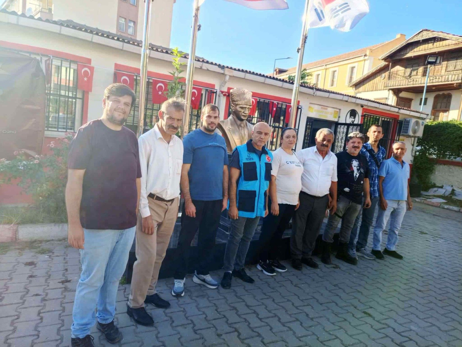 Geçerli görselin alternatif metni yok. Dosya adı: yesevi-1.jpg