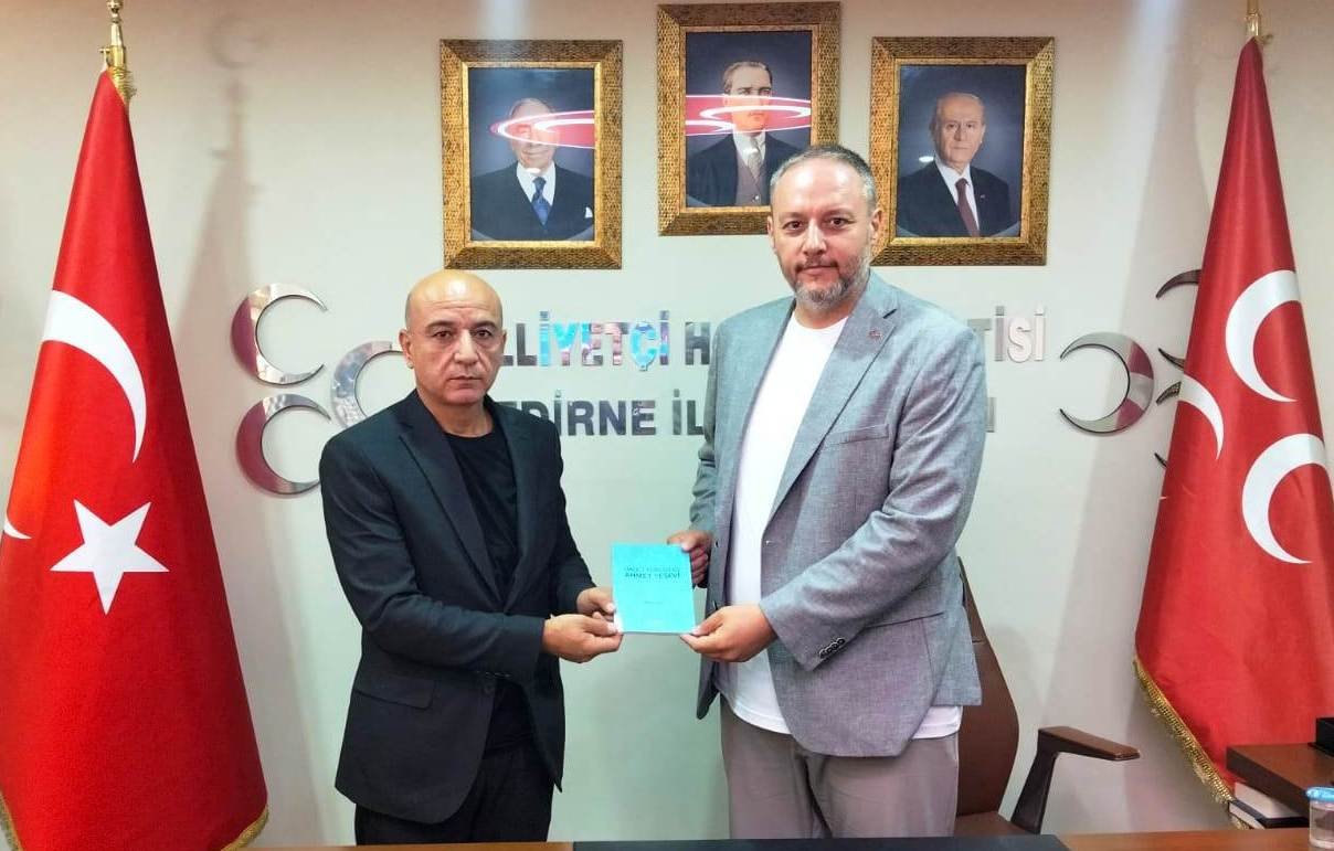 Geçerli görselin alternatif metni yok. Dosya adı: yesevi.jpg