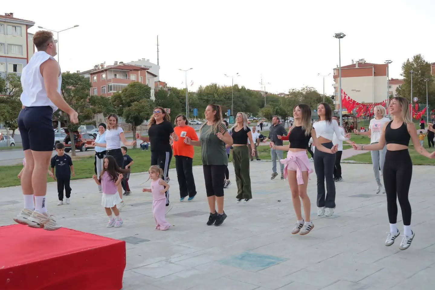 Geçerli görselin alternatif metni yok. Dosya adı: zumba1.jpg