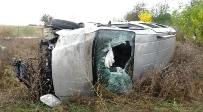 Kastamonu’da hafif ticari araç şarampole yuvarlandı: 3 kişi yaralandı