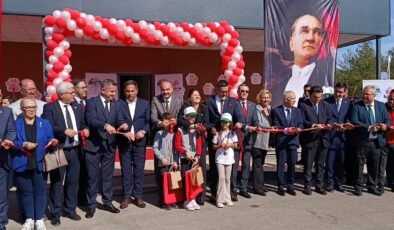 Can dostlarına modern barınak