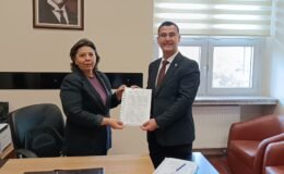 Seçilmiş ilk başkan Akgüngör mazbatasını aldı