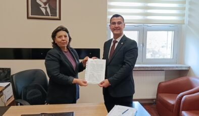 Seçilmiş ilk başkan Akgüngör mazbatasını aldı