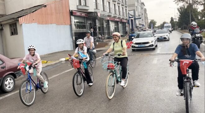 Pedallar Gazze ve Doğu Türkistan için