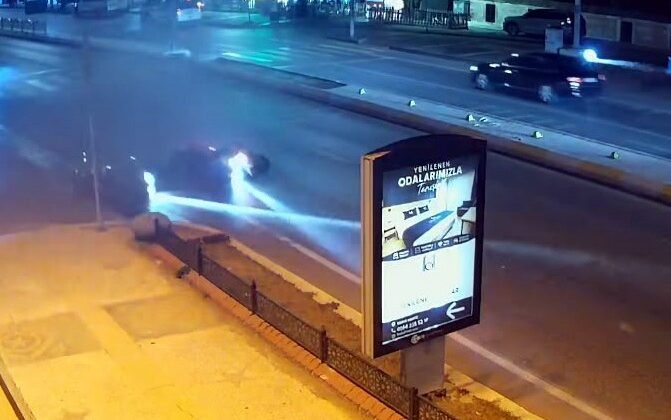 İki motosiklet çarpıştı 1 yaralı!