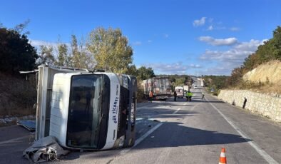 Kontrolden çıkan TIR’a kamyonet çarptı