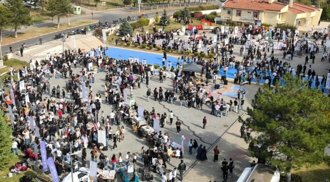 TÜ’de öğrenci toplulukları buluştu