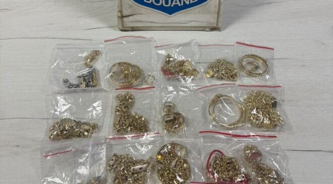 Yeleğin astarında 912 gram altın!