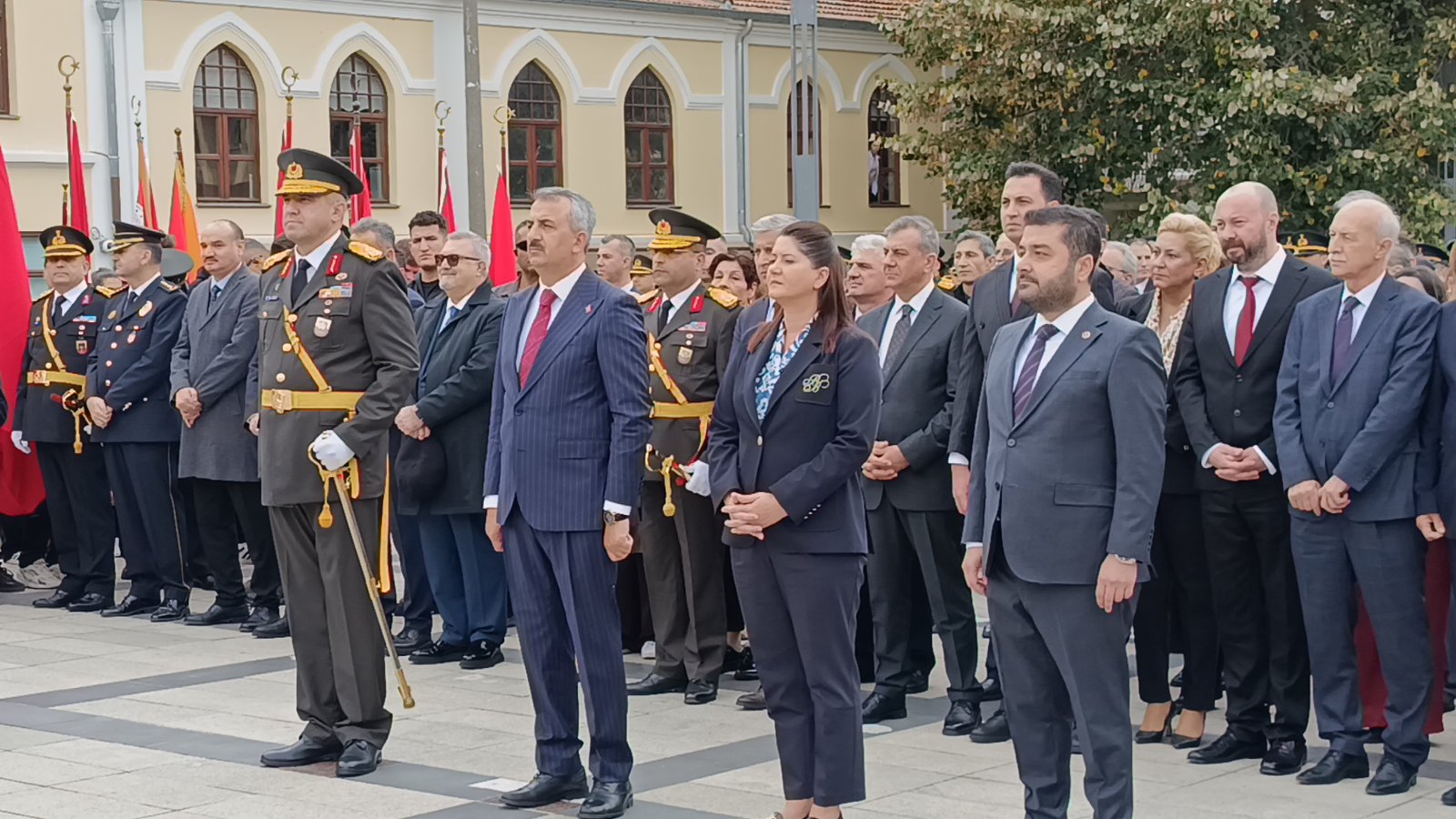 Geçerli görselin alternatif metni yok. Dosya adı: cumhuriyet-bayrami-1.jpeg