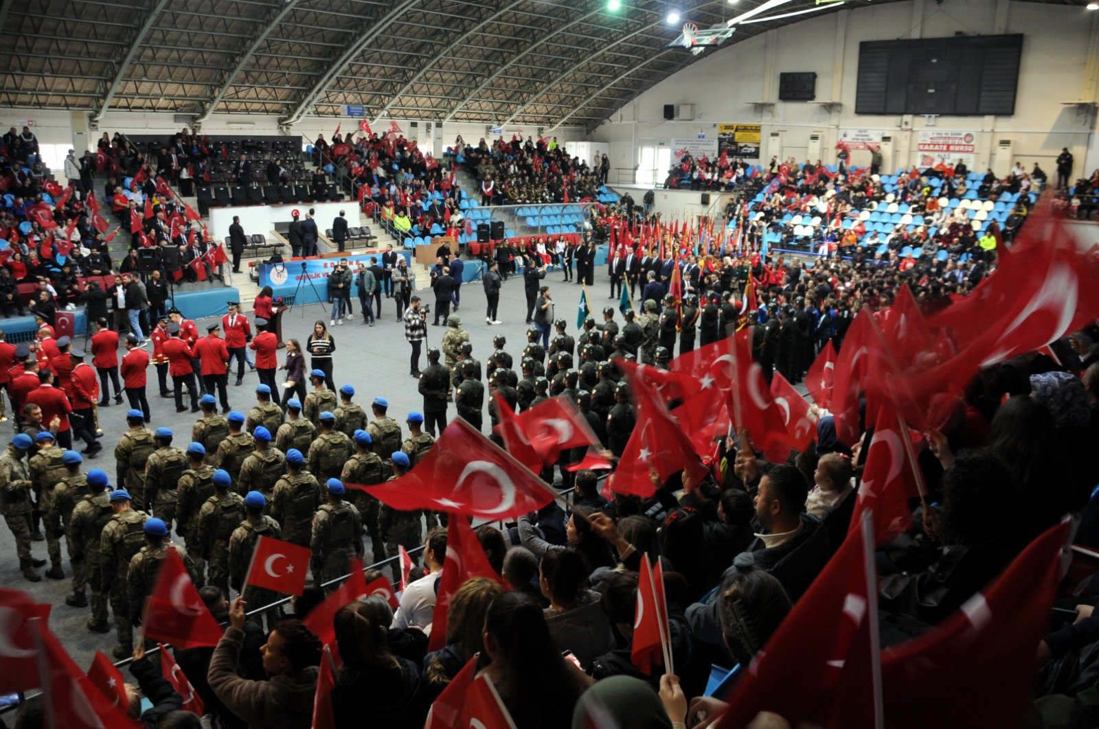 Geçerli görselin alternatif metni yok. Dosya adı: cumhuriyet-kutlama-3.jpeg
