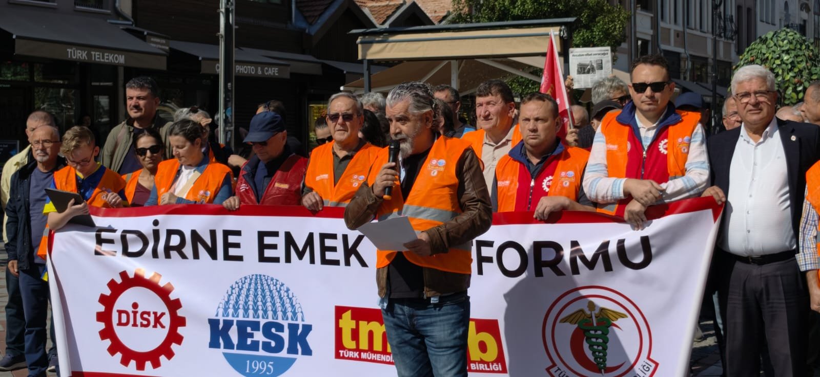 Geçerli görselin alternatif metni yok. Dosya adı: gar-katliami-3.jpeg