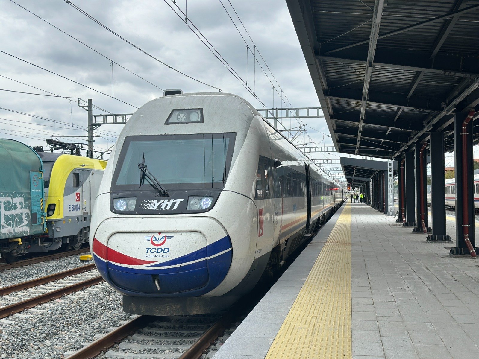Geçerli görselin alternatif metni yok. Dosya adı: hizli-tren-2.jpeg