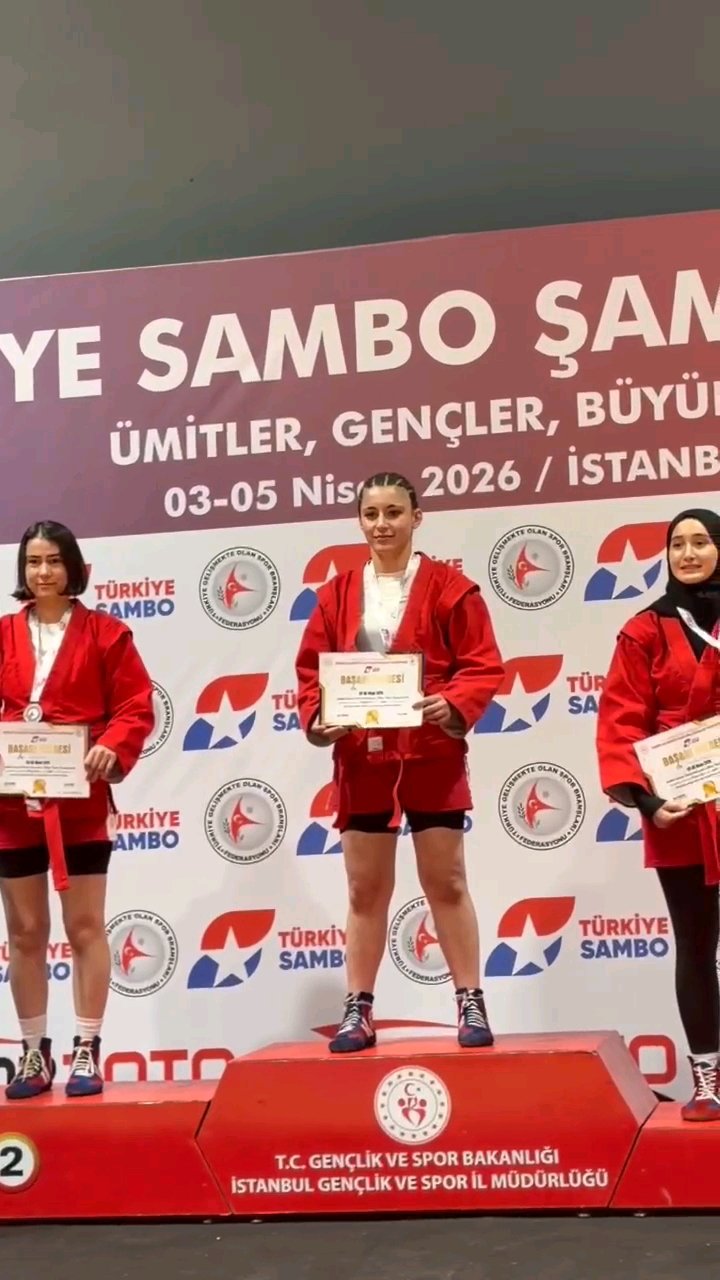 Geçerli görselin alternatif metni yok. Dosya adı: izel.jpg