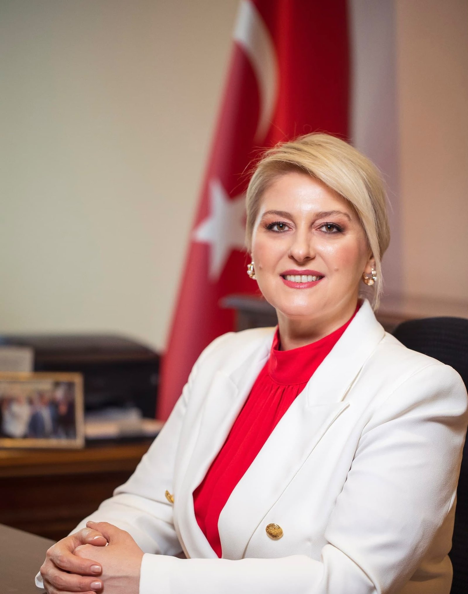 Geçerli görselin alternatif metni yok. Dosya adı: ozlem-becan.jpg