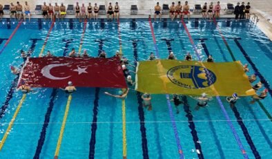 Havuzda Cumhuriyet coşkusu