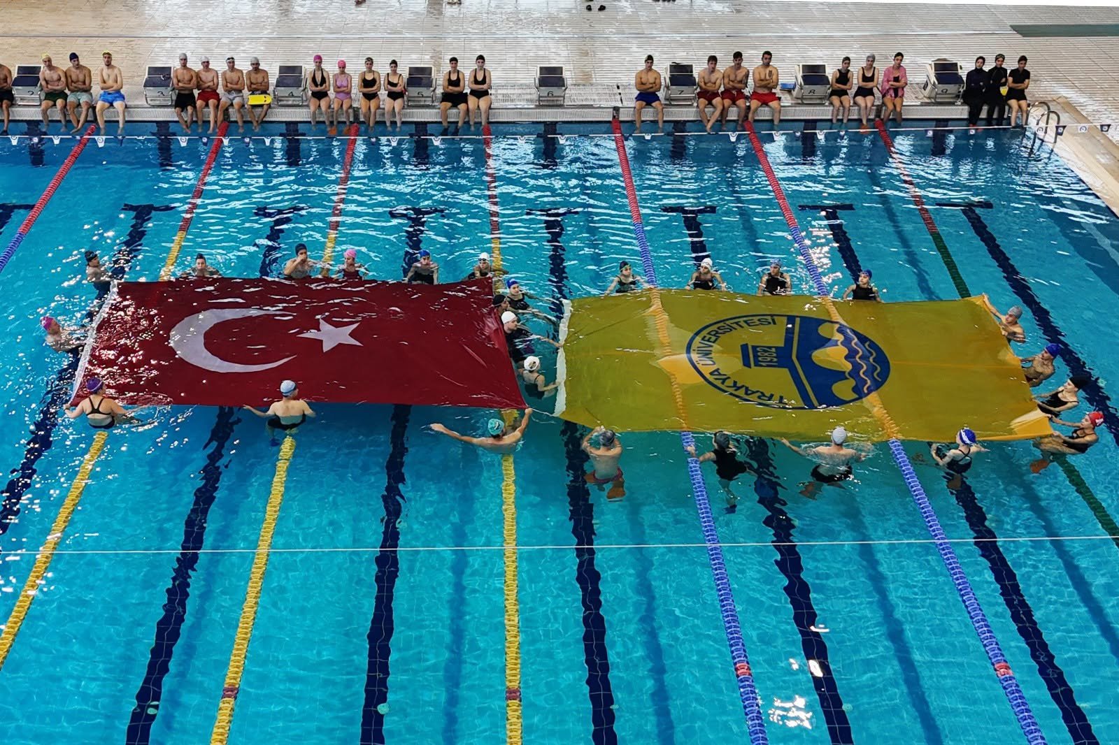 Geçerli görselin alternatif metni yok. Dosya adı: tu-havuz.jpg