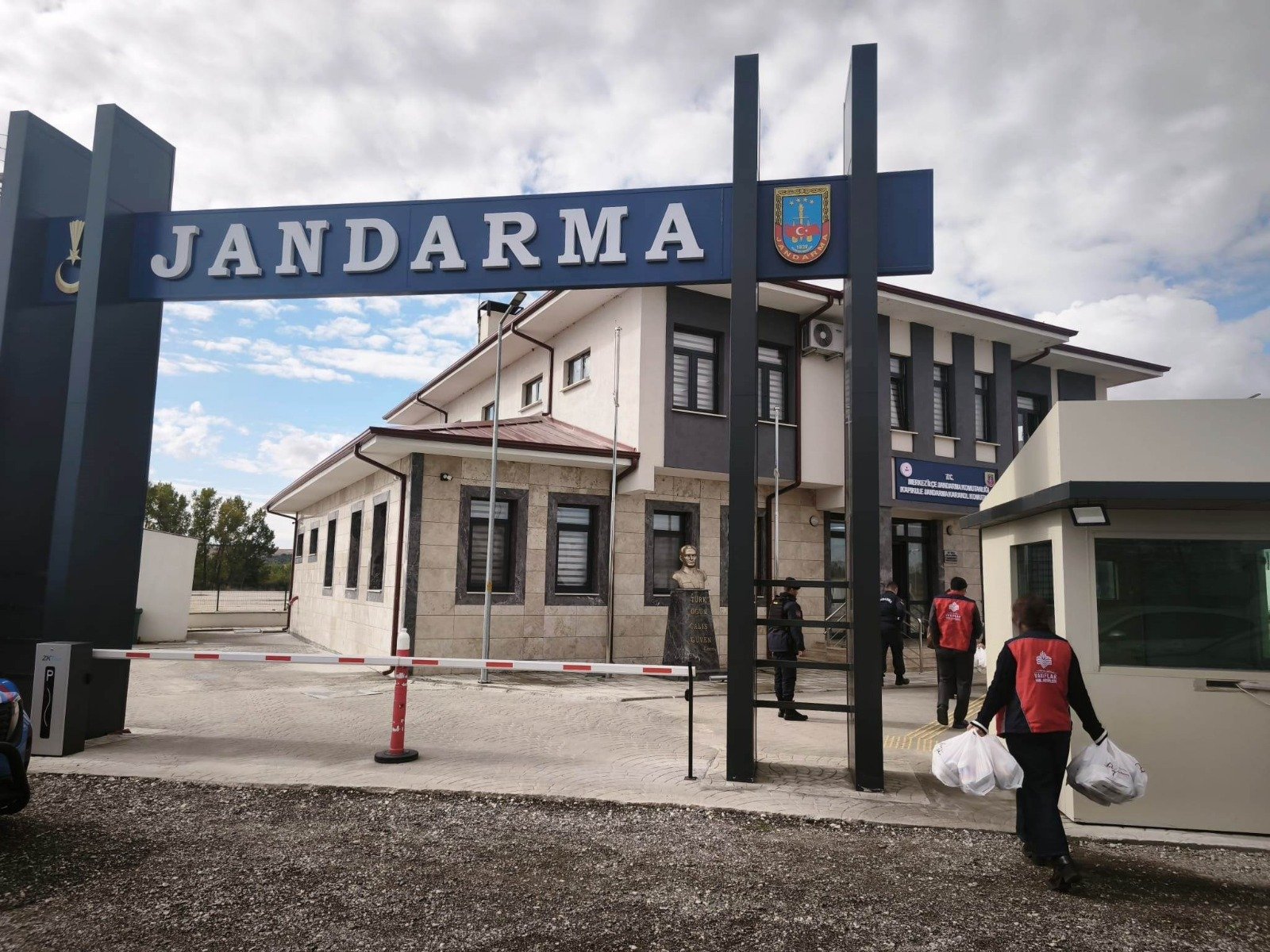 Geçerli görselin alternatif metni yok. Dosya adı: vakiflar1-2.jpg