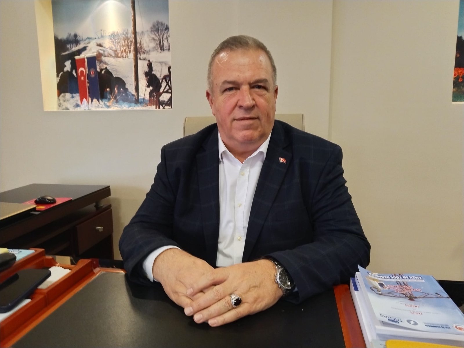 Geçerli görselin alternatif metni yok. Dosya adı: zeki-sisko1.jpg